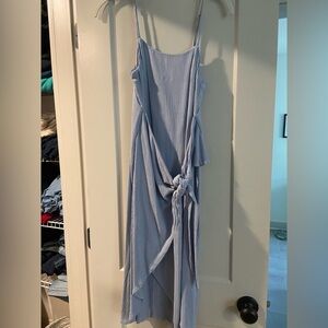 Lulu’s light blue linen midi dress